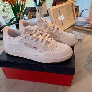 New size 8 1/2 Reebok Classics with box